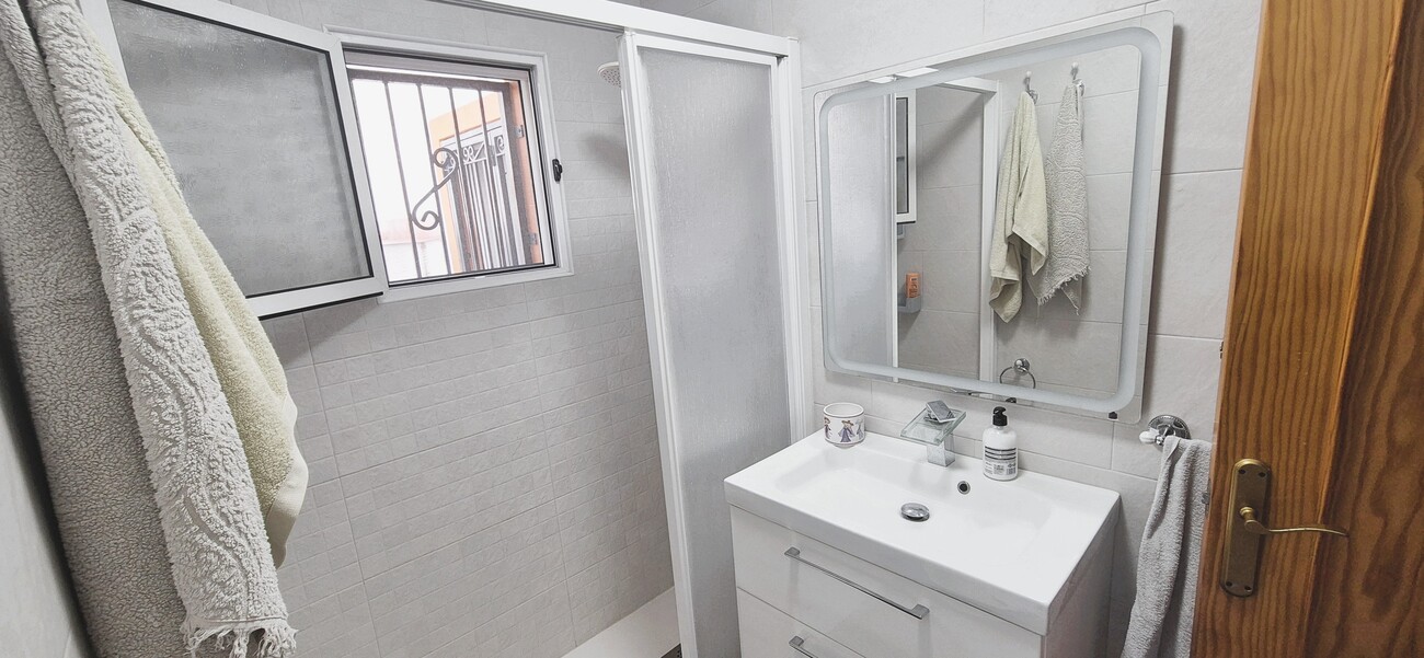 Townhouse à Torrevieja, Alicante, Espagne 6 chambres, 136 m2 No. 190066