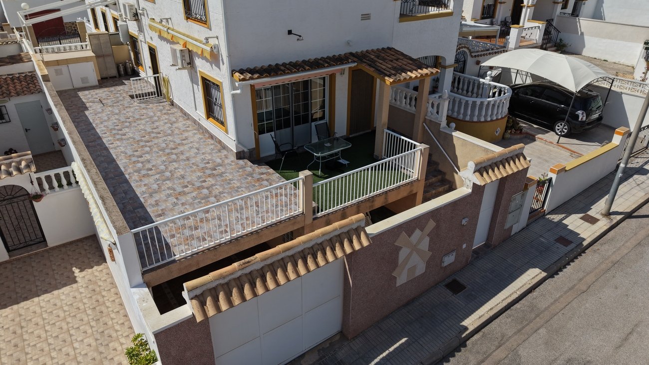 Townhouse à Torrevieja, Alicante, Espagne 6 chambres, 136 m2 No. 190066