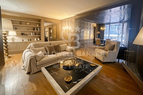 Huoneisto Barcelona, Espanja 5 makuuhuonetta, 214 m2 No. 157124