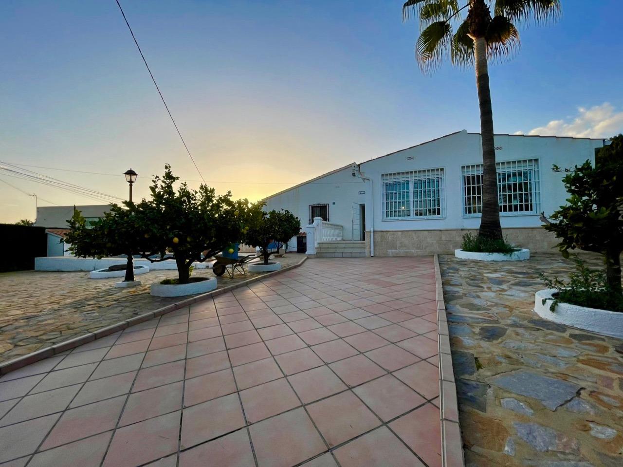 Villa in Benidorm, Alicante, Spain 3 bedrooms, 120 sq.m. No. 133263
