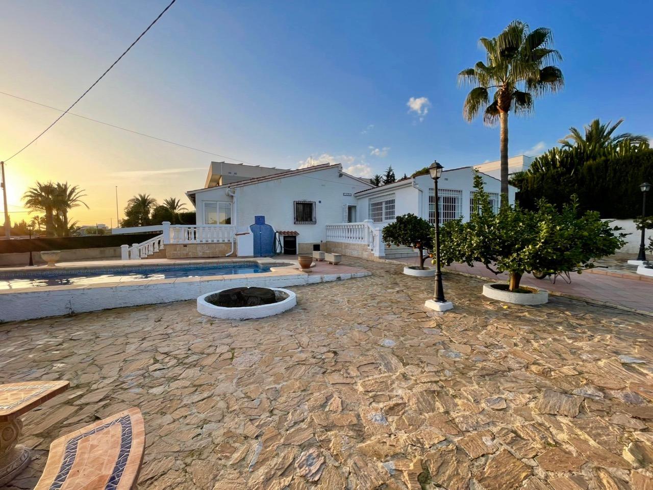 Villa in Benidorm, Alicante, Spain 3 bedrooms, 120 sq.m. No. 133263