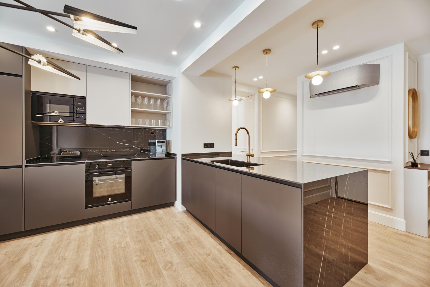 Apartment in Madrid, Spain 3 bedrooms, 112 sq.m. No. 180087