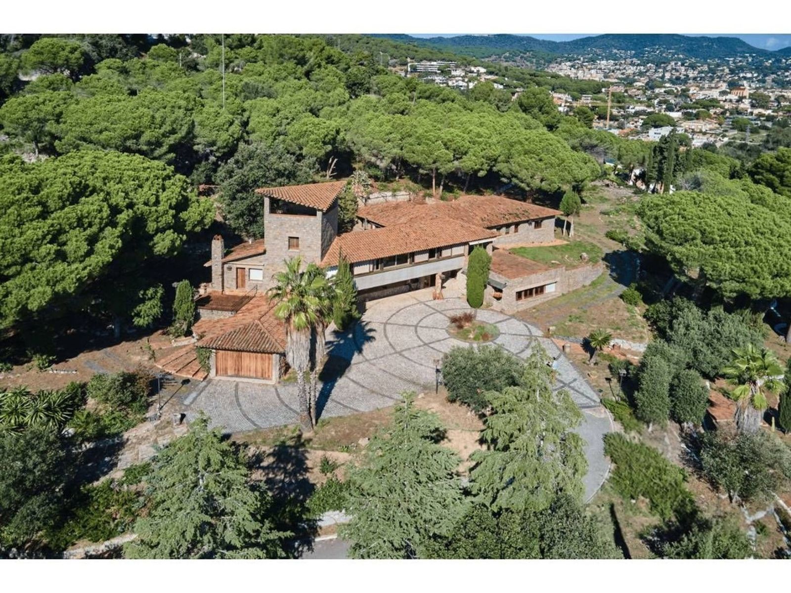 Dom w Barcelona, Hiszpania 6 sypialni, 578 mkw. nr 177835