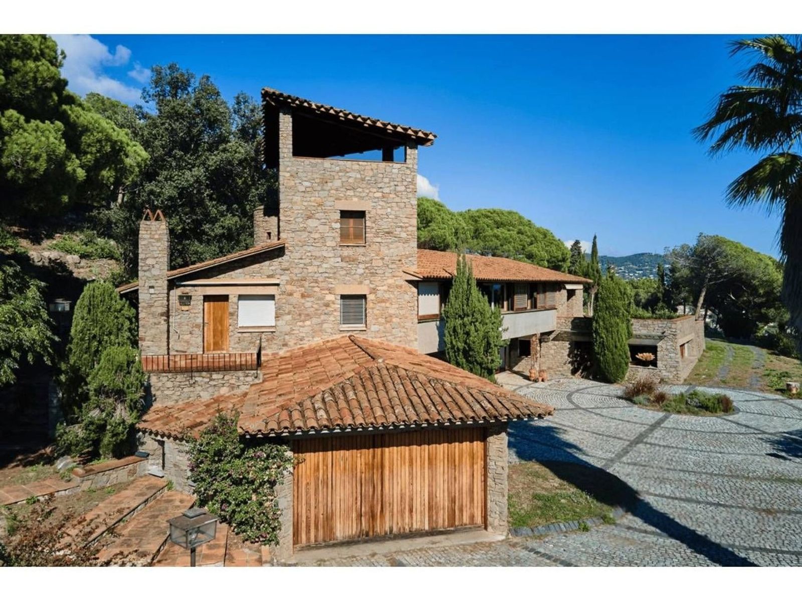 Dom w Barcelona, Hiszpania 6 sypialni, 578 mkw. nr 177835