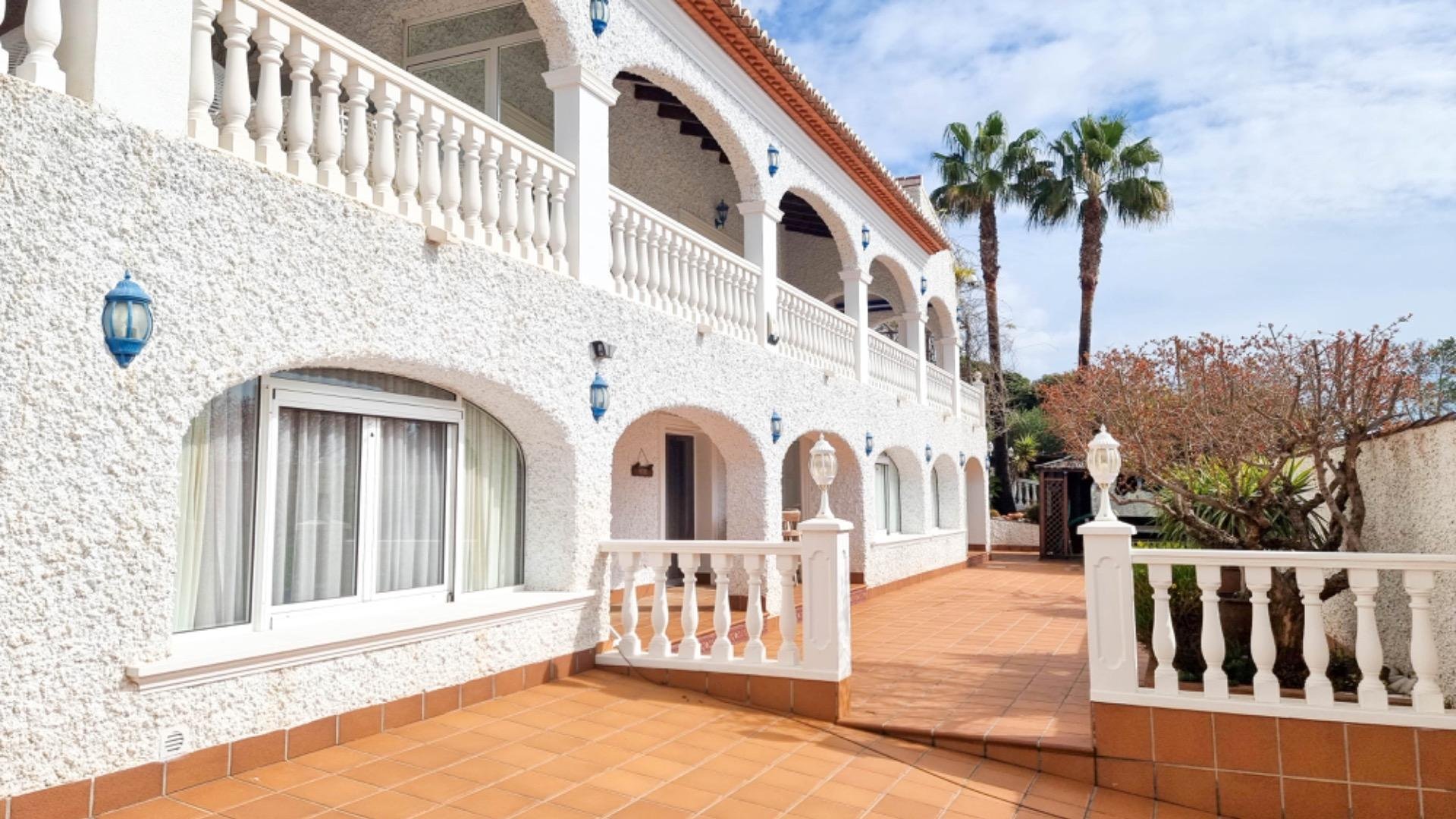 Villa in Moraira, Alicante, Spain 6 bedrooms, 380 sq.m. No. 165291