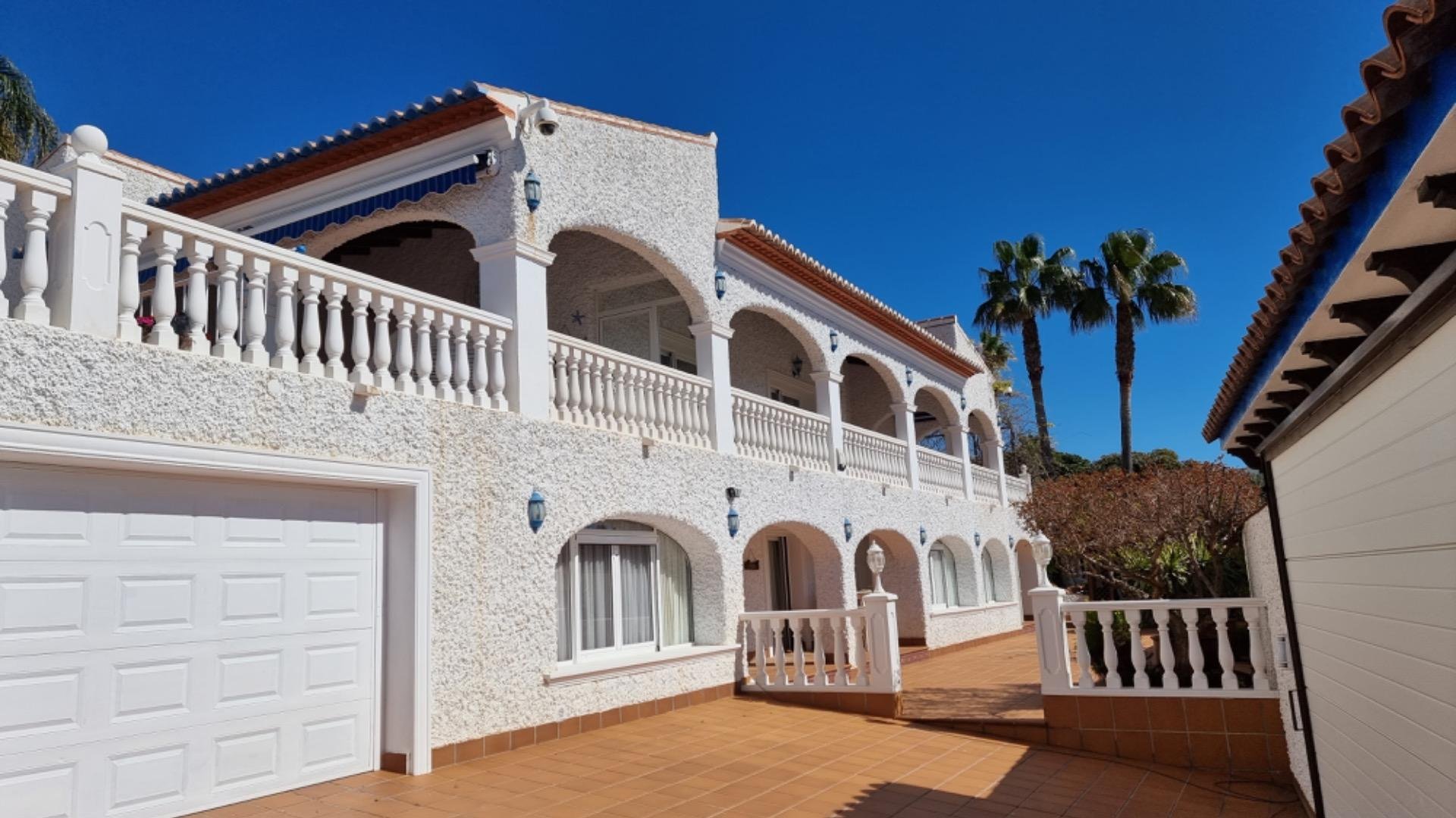 Villa in Moraira, Alicante, Spain 6 bedrooms, 380 sq.m. No. 165291