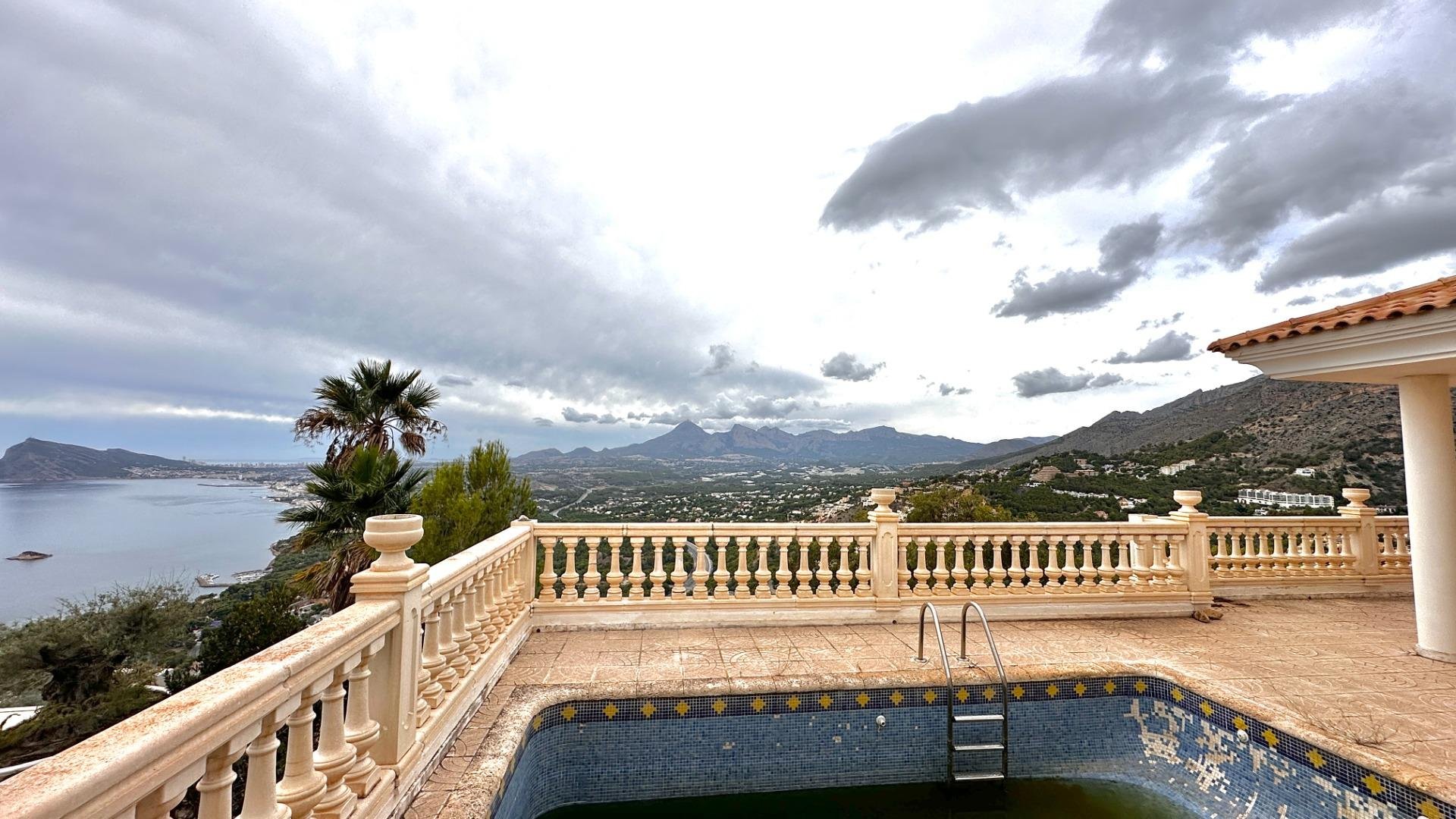 Villa i Zona Altea Hills, Alicante, Spanien 5 sovrum, 452 kvm. Nr. 165286