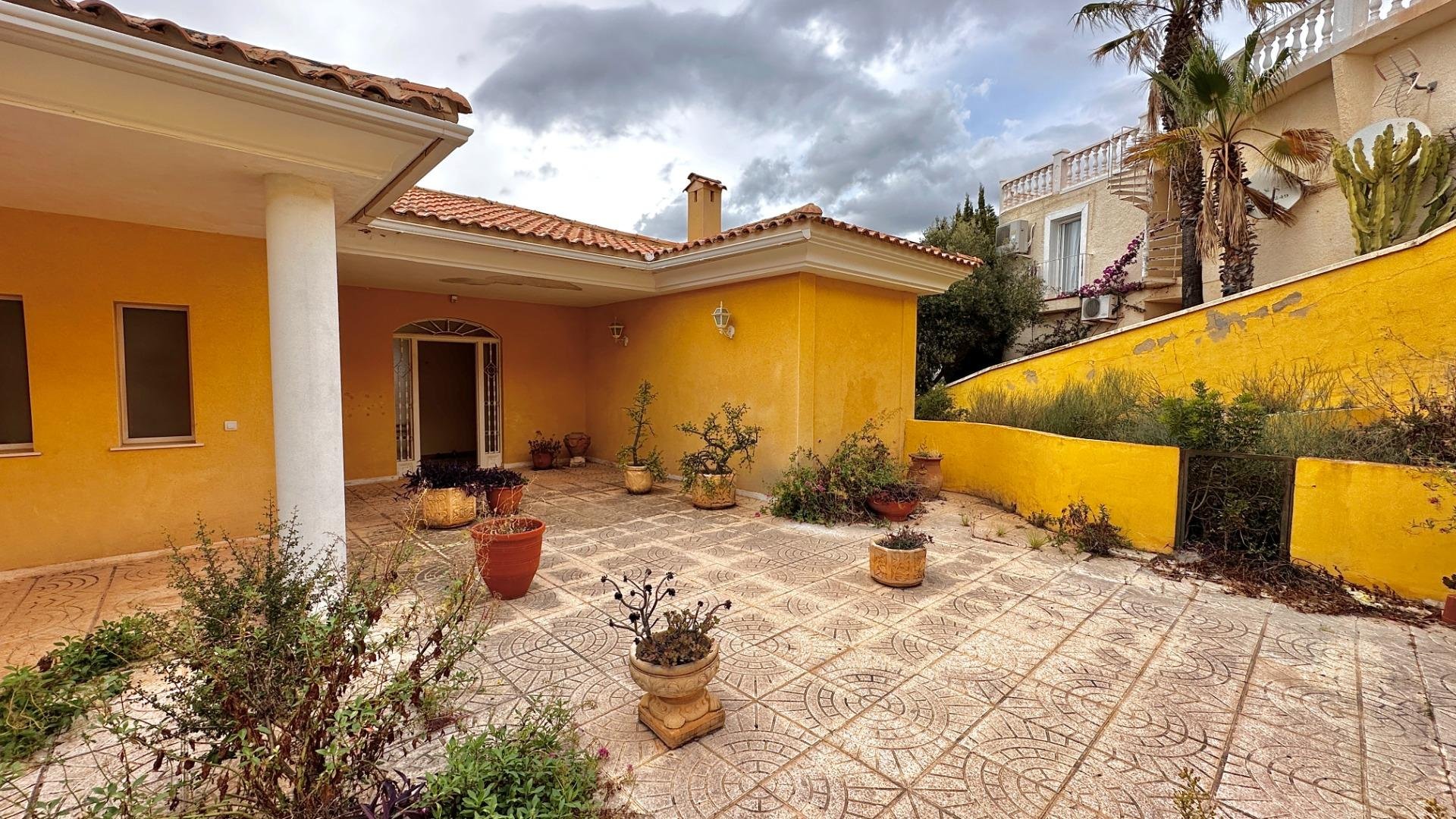 Villa i Zona Altea Hills, Alicante, Spanien 5 sovrum, 452 kvm. Nr. 165286