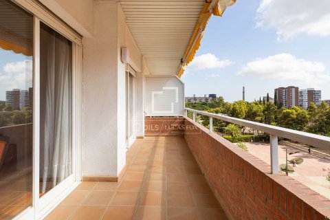 Apartment in Barcelona, Spain 4 bedrooms, 130 sq.m. No. 194977