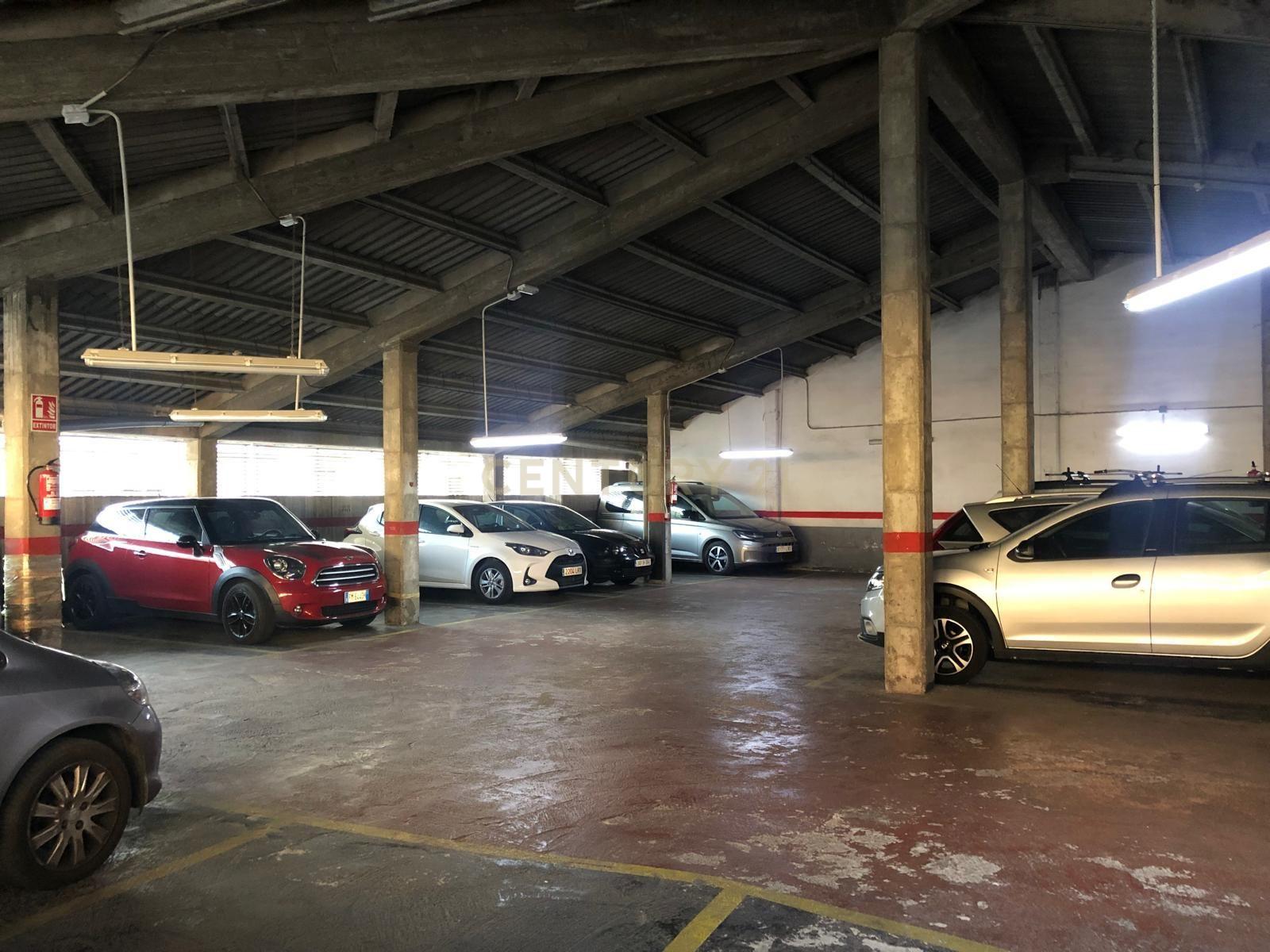 Parking in Barcelona, Spain No. 191148