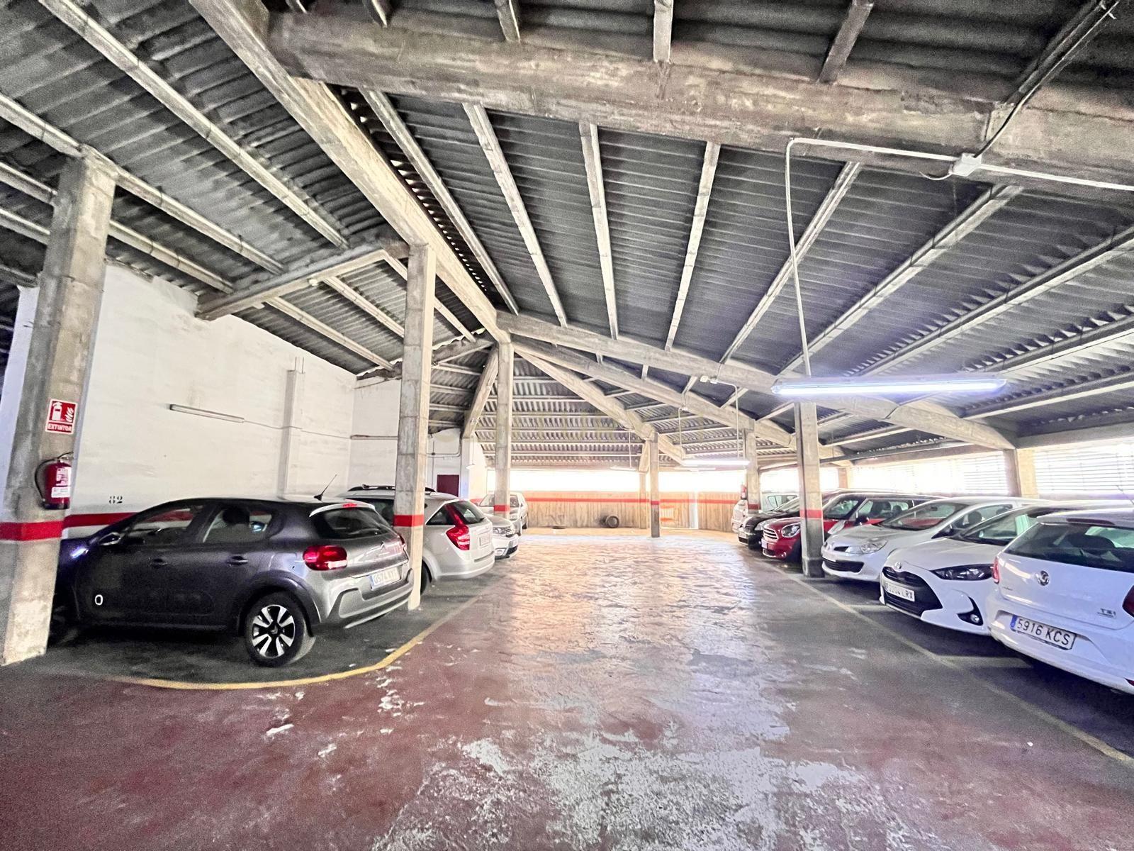 Parking in Barcelona, Spain No. 191148