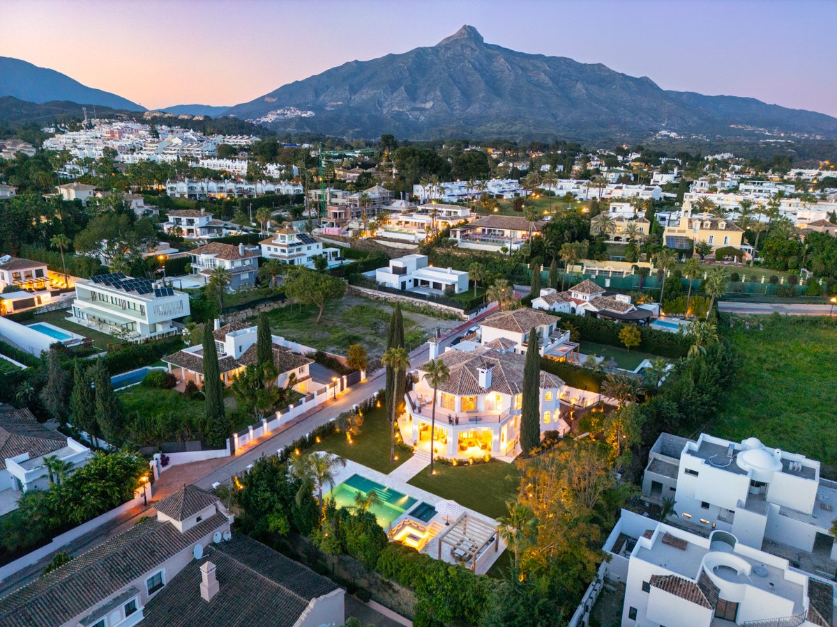 Villa in Marbella, Malaga, Spain 5 bedrooms, 722 sq.m. No. 135029