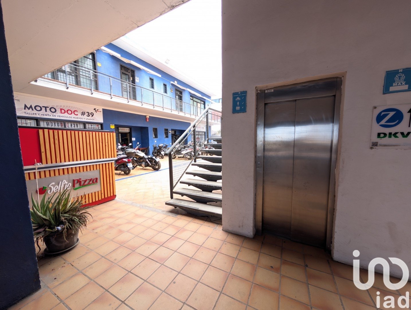Commercial property à Adeje, Tenerife, Espagne 1022 m2 No. 153238