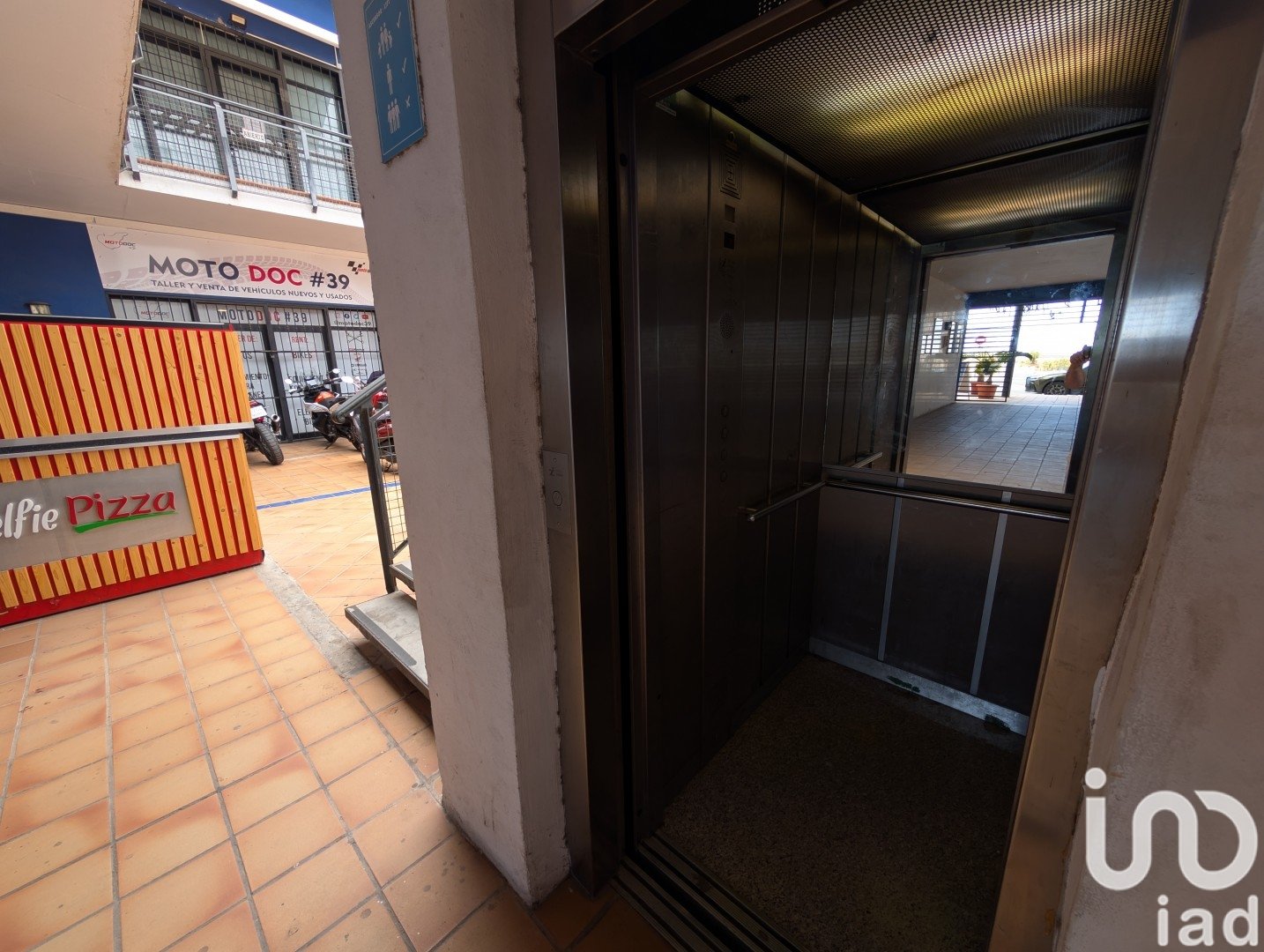 Commercial property à Adeje, Tenerife, Espagne 1022 m2 No. 153238