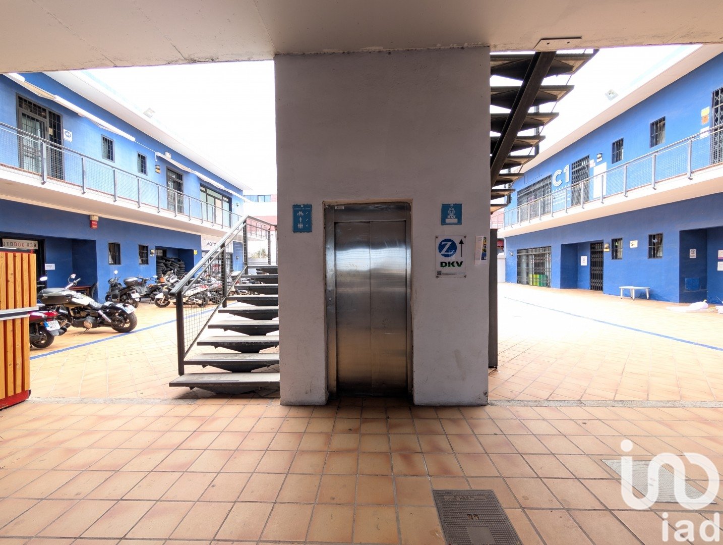 Commercial property à Adeje, Tenerife, Espagne 1022 m2 No. 153238