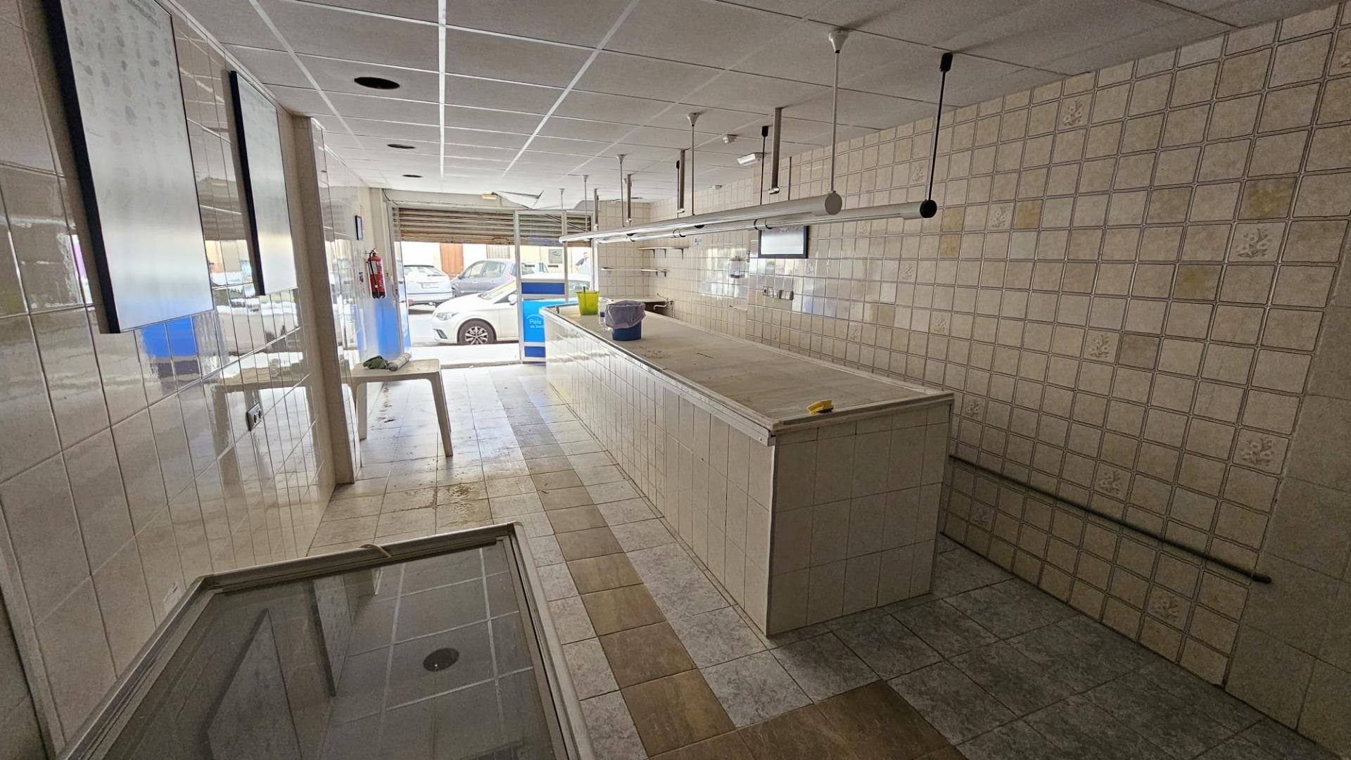 Liikekiinteistö Elche, Alicante, Espanja 100 m2 No. 183788