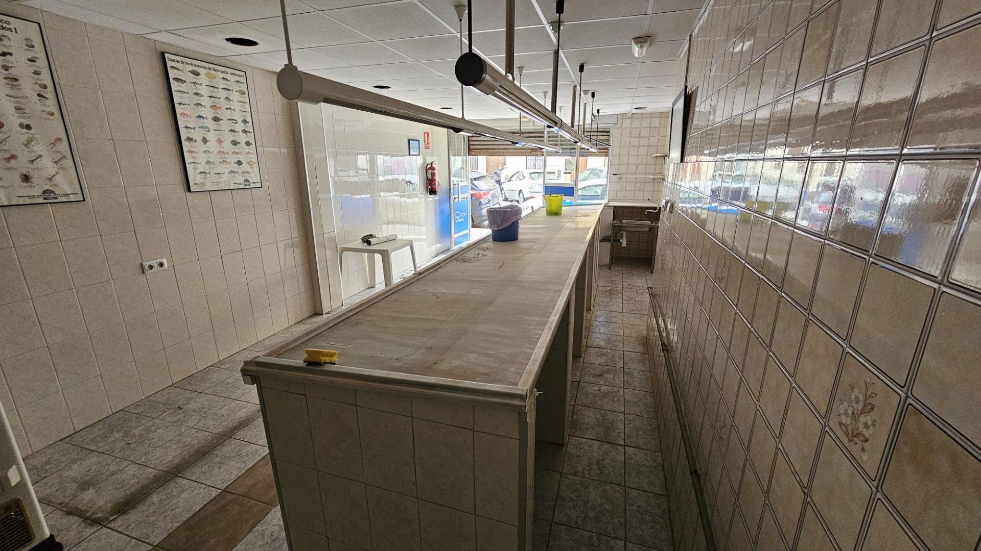 Liikekiinteistö Elche, Alicante, Espanja 100 m2 No. 183788