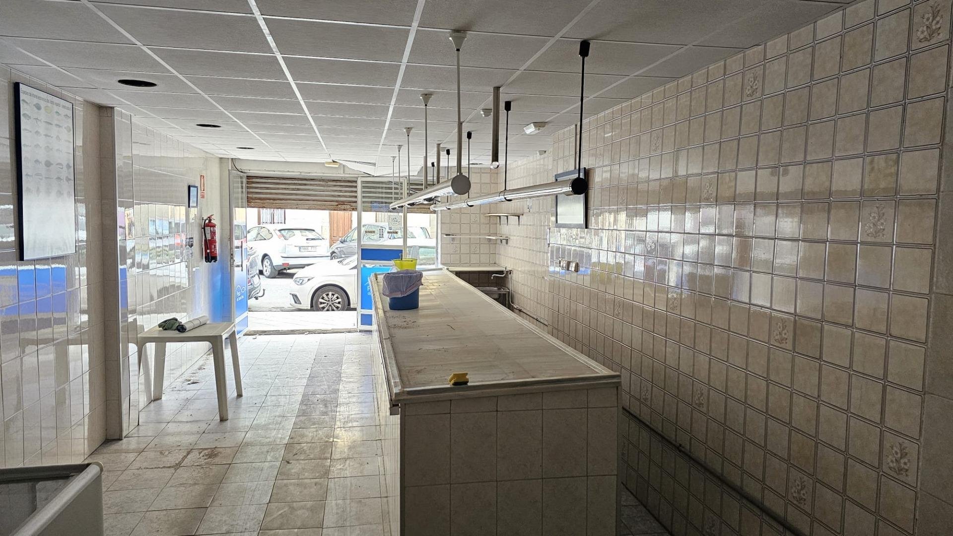 Liikekiinteistö Elche, Alicante, Espanja 100 m2 No. 183788
