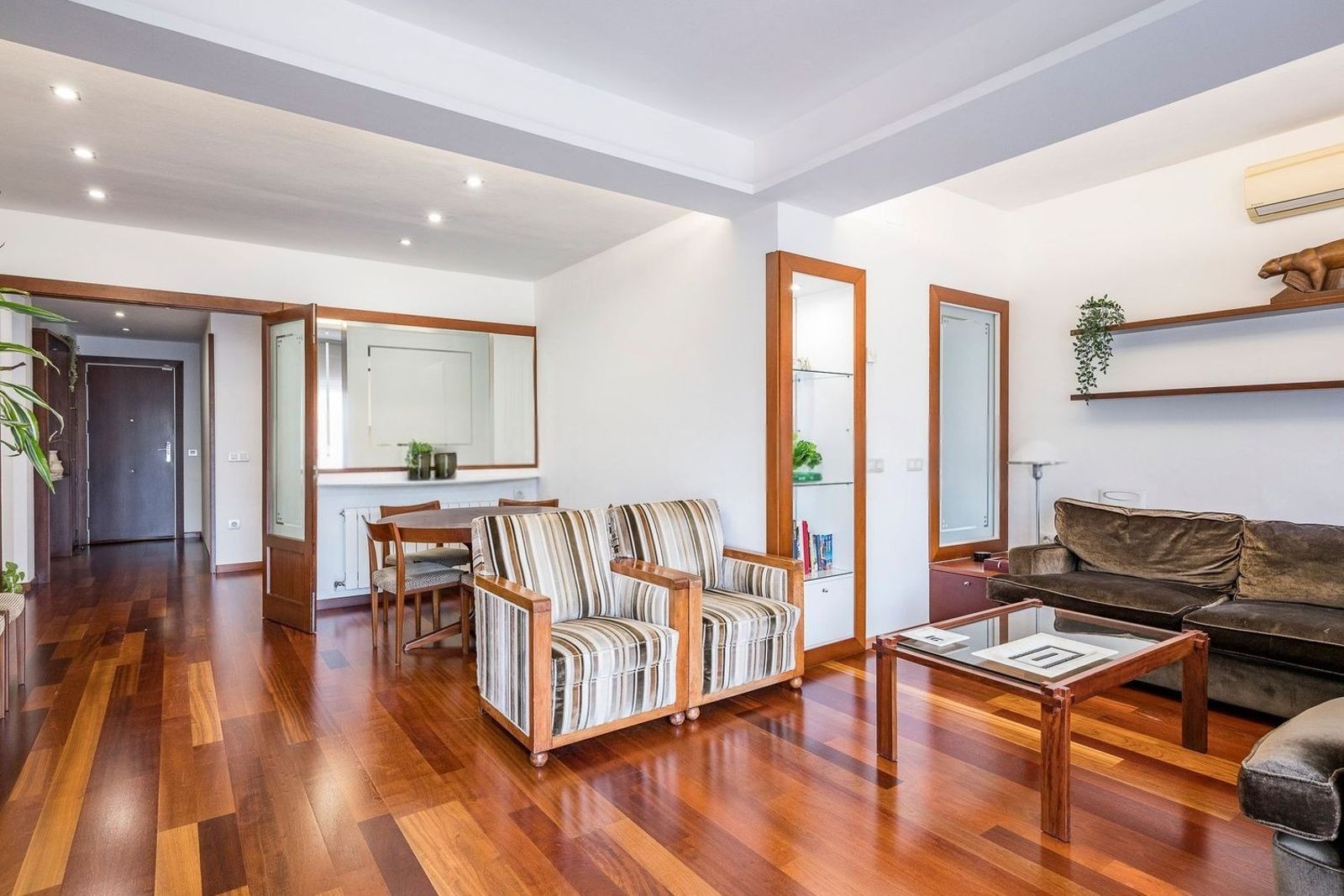 Apartment in Barcelona, Spain 3 bedrooms, 121 sq.m. No. 184604