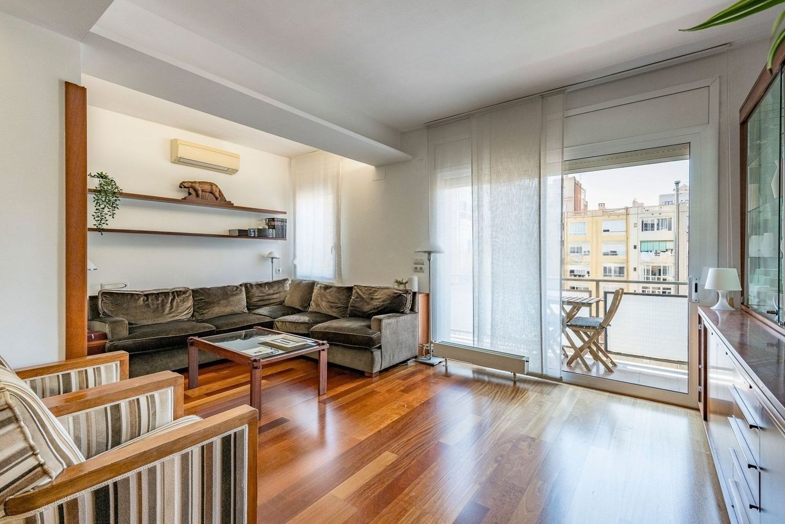 Apartment in Barcelona, Spain 3 bedrooms, 121 sq.m. No. 184604