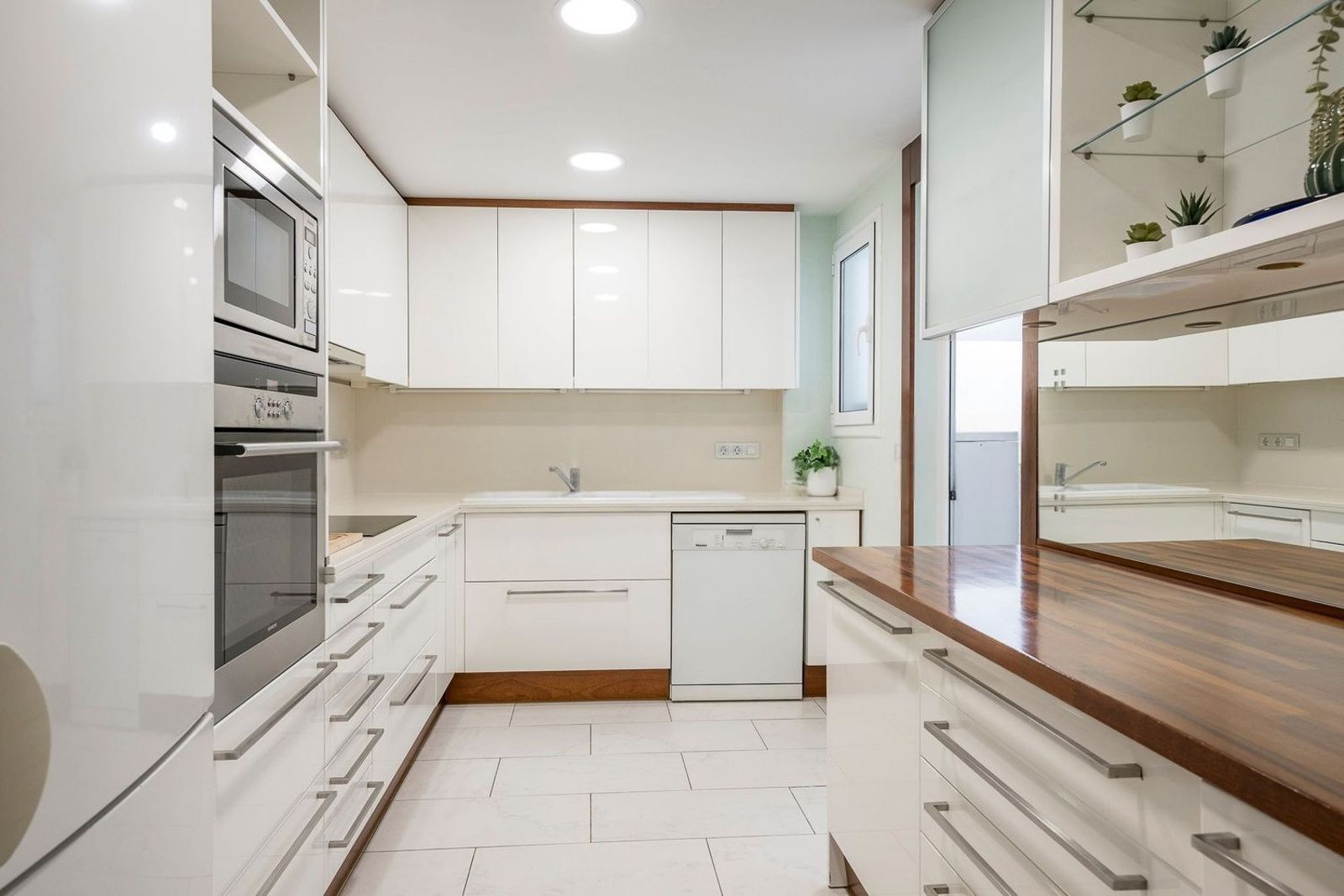 Apartment in Barcelona, Spain 3 bedrooms, 121 sq.m. No. 184604