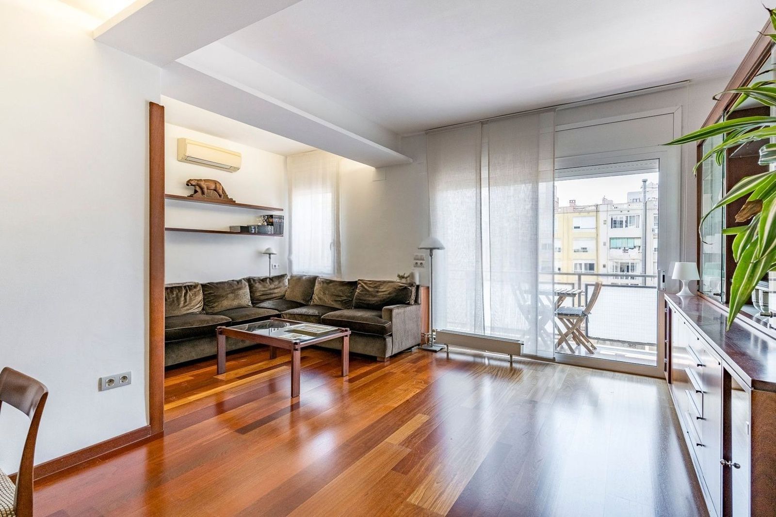 Apartment in Barcelona, Spain 3 bedrooms, 121 sq.m. No. 184604