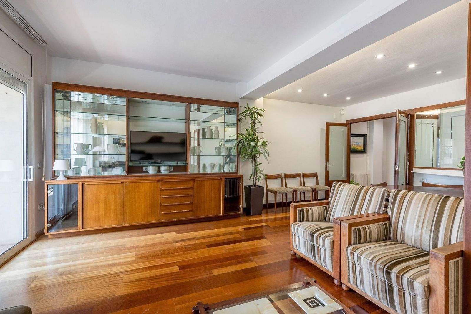 Apartment in Barcelona, Spain 3 bedrooms, 121 sq.m. No. 184604