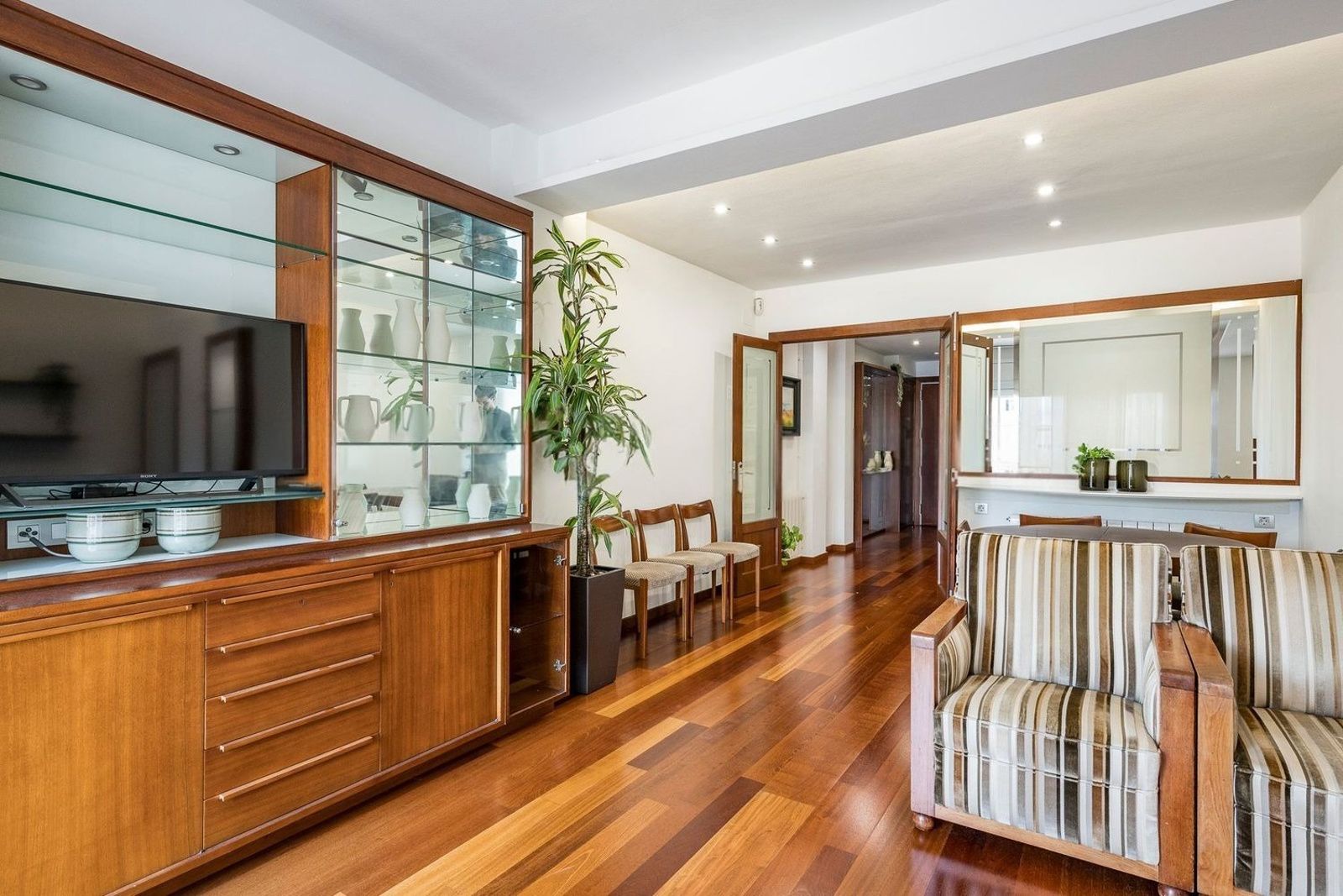 Apartment in Barcelona, Spain 3 bedrooms, 121 sq.m. No. 184604