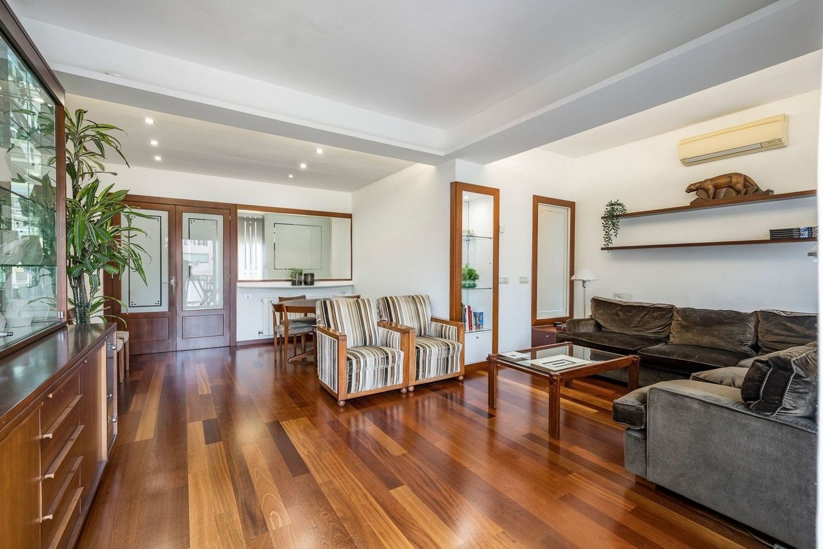 Apartment in Barcelona, Spain 3 bedrooms, 121 sq.m. No. 184604