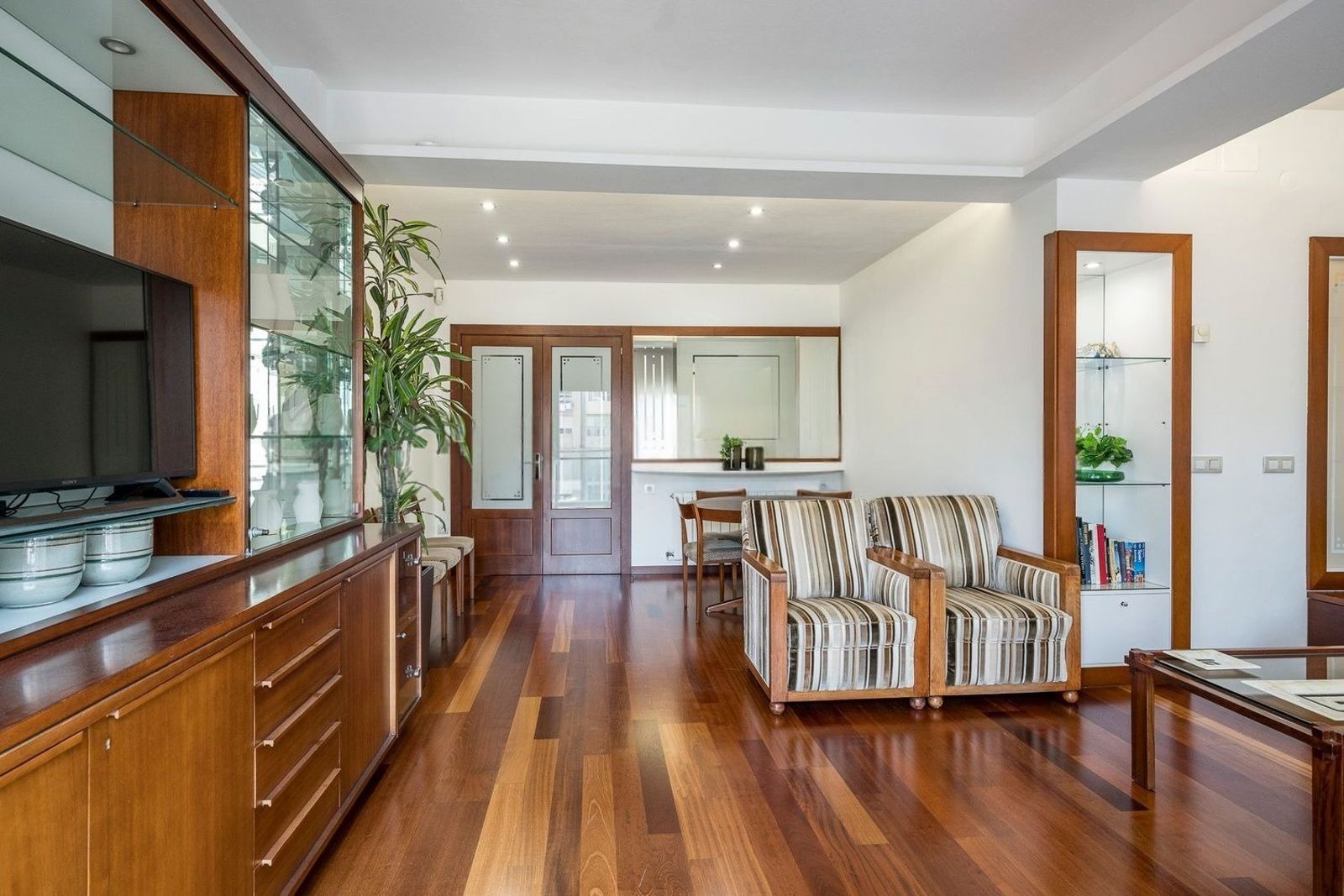 Apartment in Barcelona, Spain 3 bedrooms, 121 sq.m. No. 184604