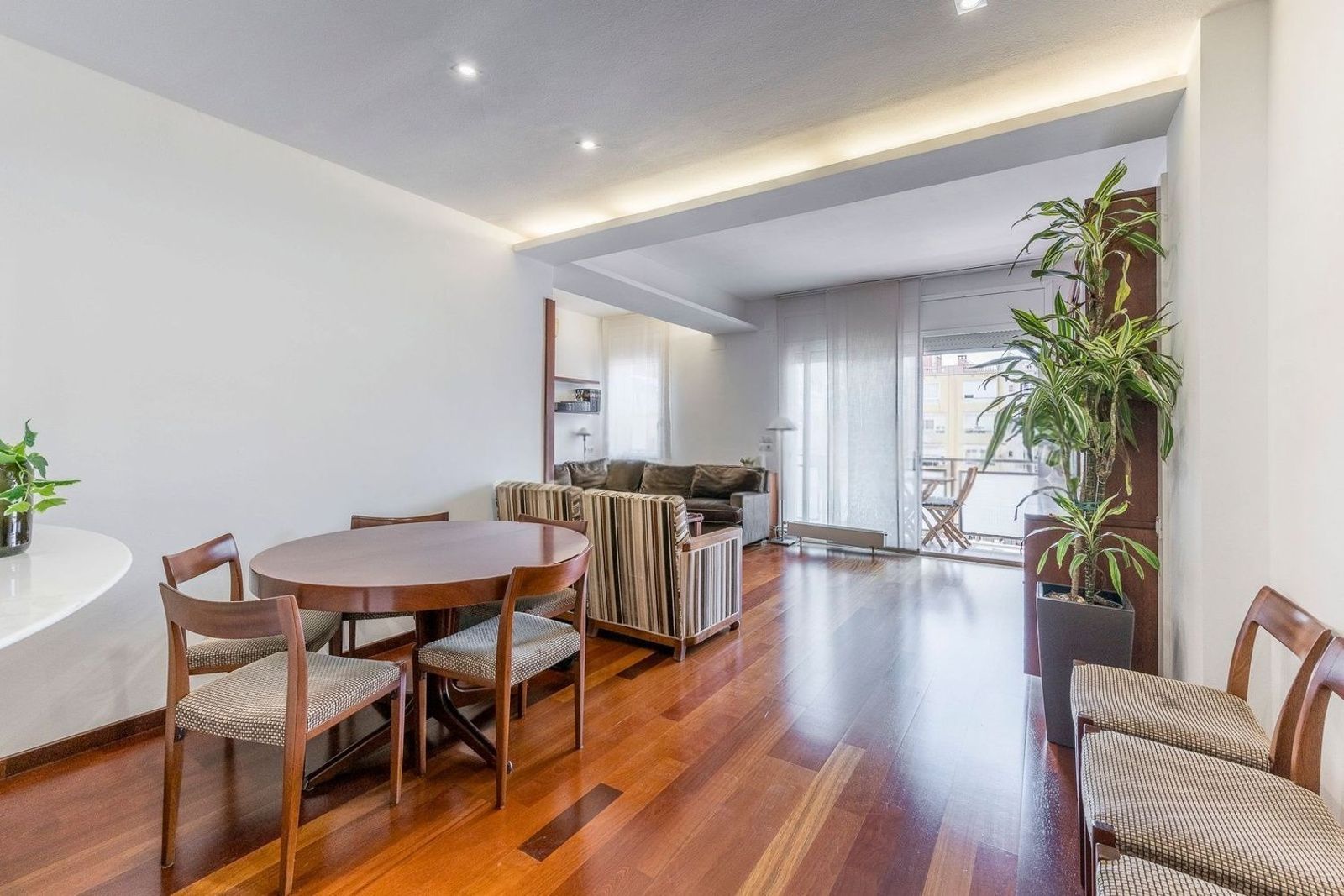 Apartment in Barcelona, Spain 3 bedrooms, 121 sq.m. No. 184604
