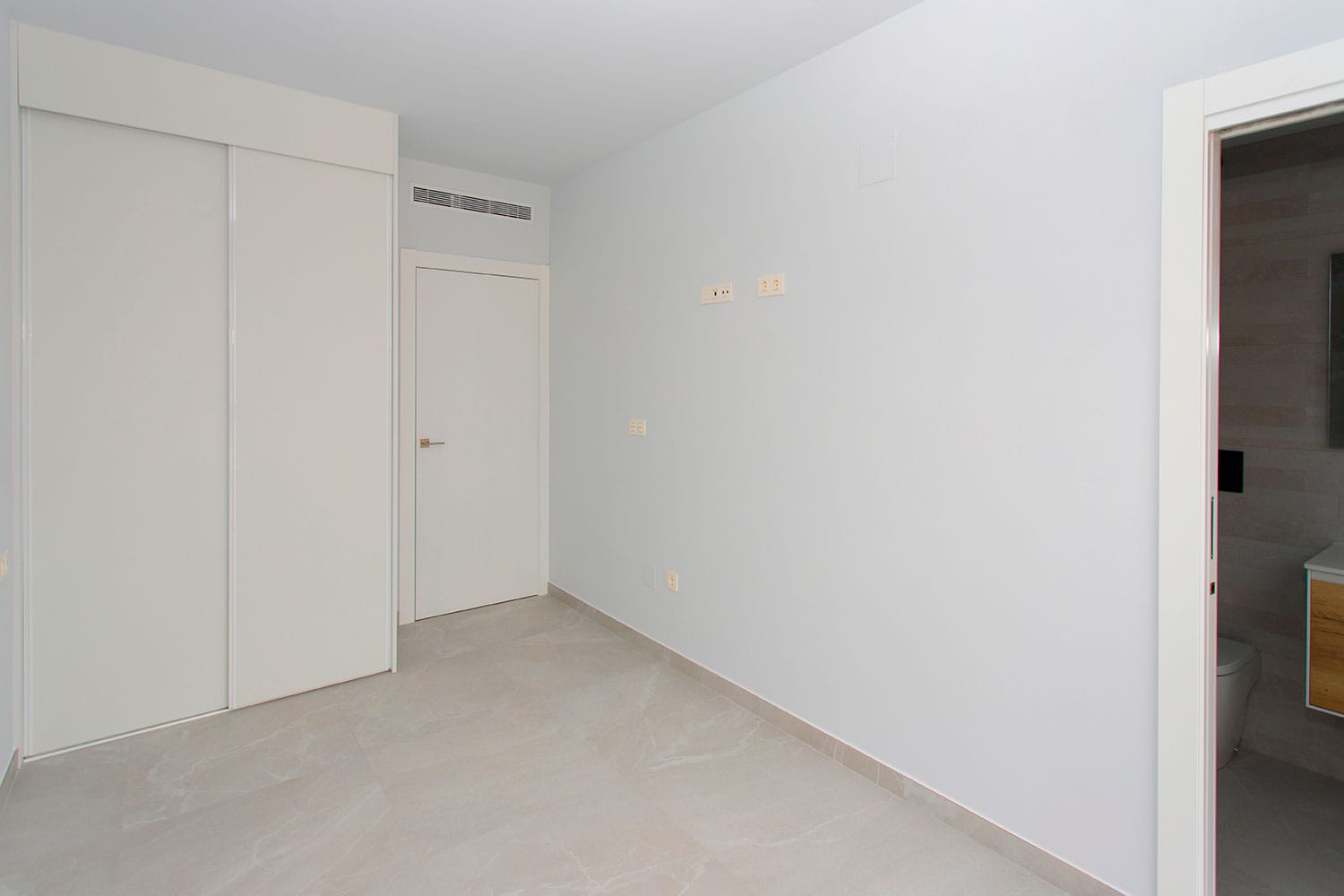 Apartamento en Torrevieja, Alicante, España 2 dormitorios, 88 m2 No. 189620