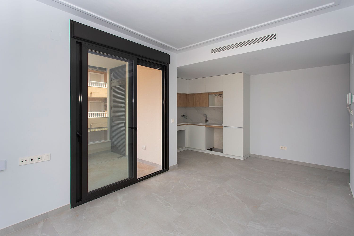 Apartamento en Torrevieja, Alicante, España 2 dormitorios, 88 m2 No. 189620