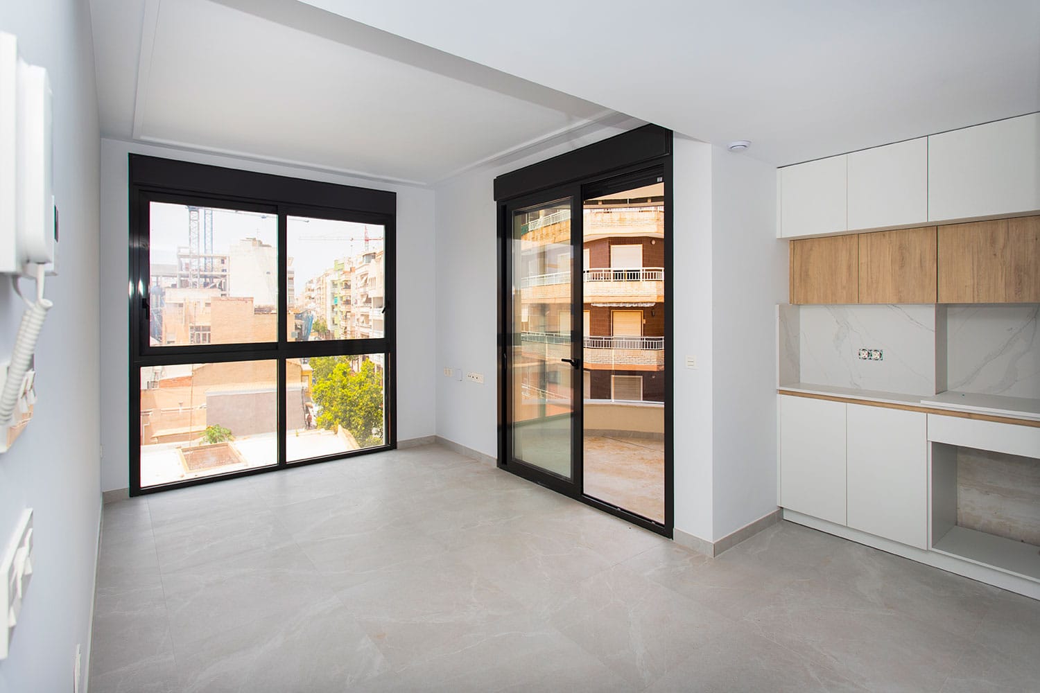 Apartamento en Torrevieja, Alicante, España 2 dormitorios, 88 m2 No. 189620