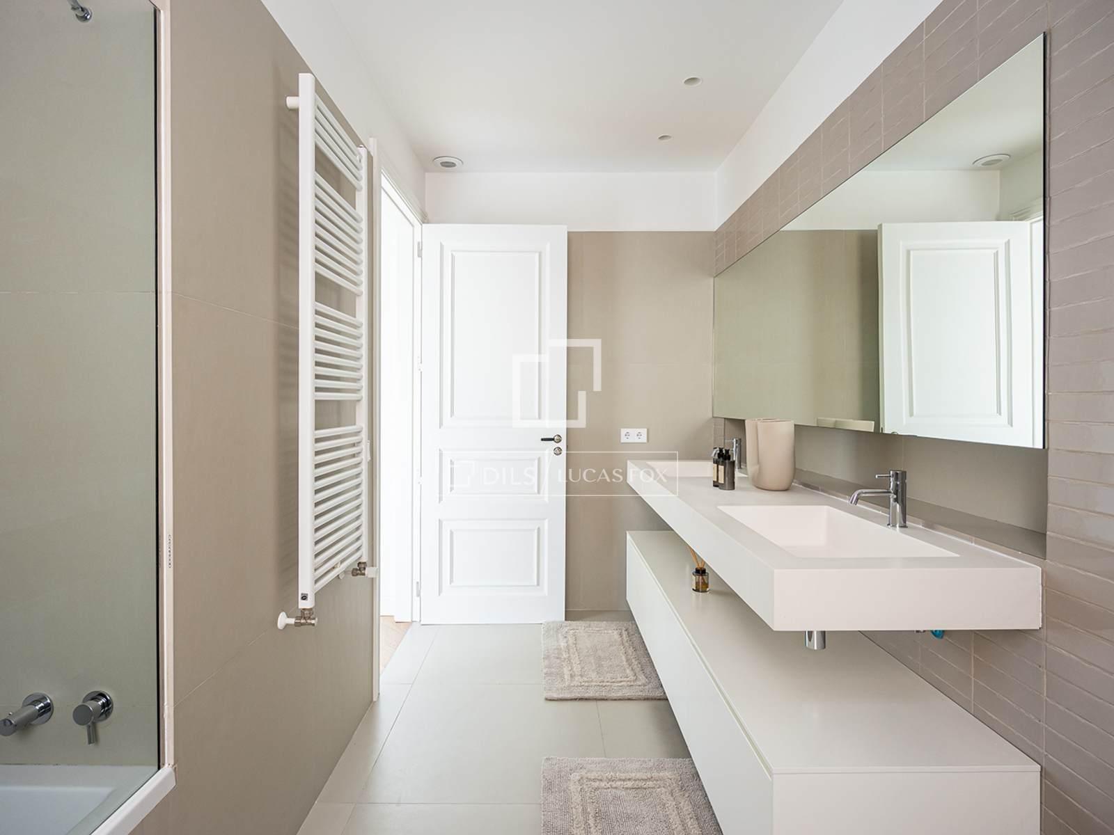 Huoneisto Barcelona, Espanja 3 makuuhuonetta, 190 m2 No. 164628