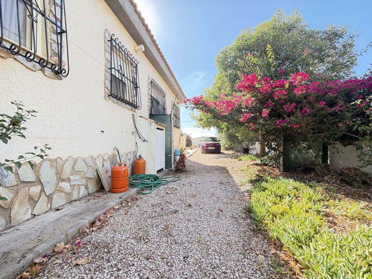 Villa in Alicante, Spain 7 bedrooms, 195 sq.m. No. 196985