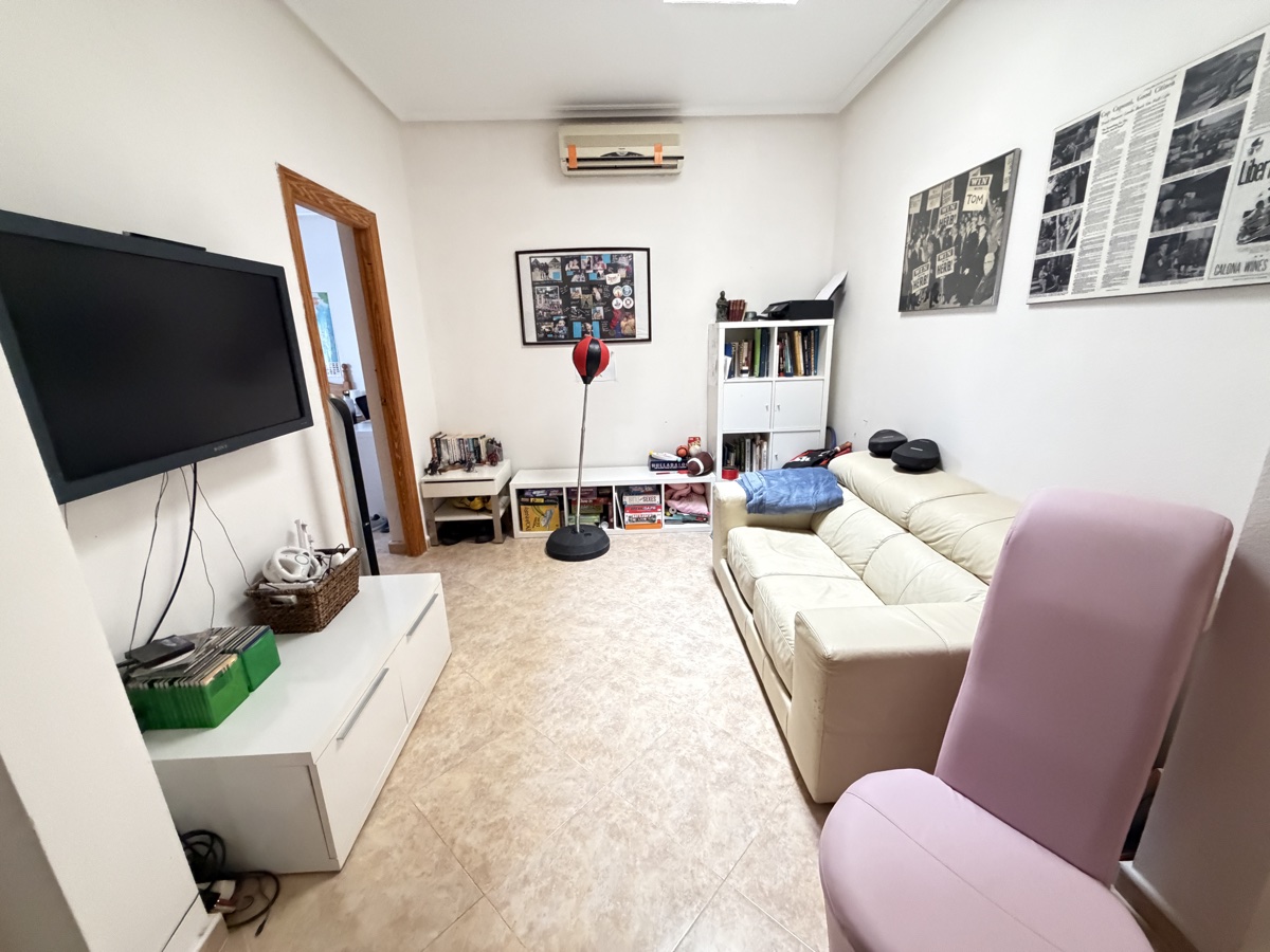 Villa in Alicante, Spain 7 bedrooms, 195 sq.m. No. 196985