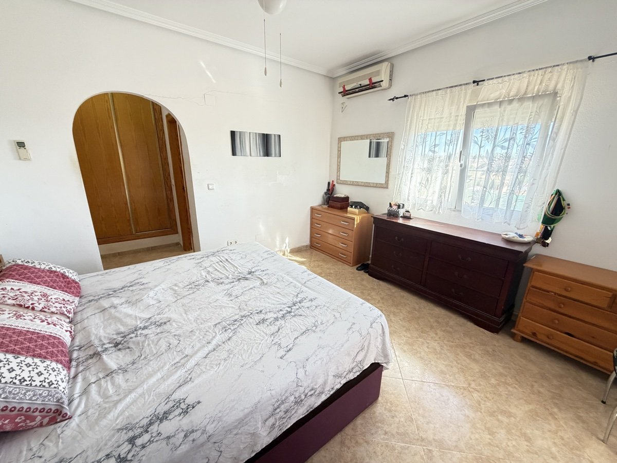 Villa in Alicante, Spain 7 bedrooms, 195 sq.m. No. 196985
