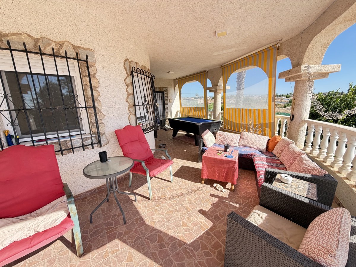 Villa in Alicante, Spain 7 bedrooms, 195 sq.m. No. 196985