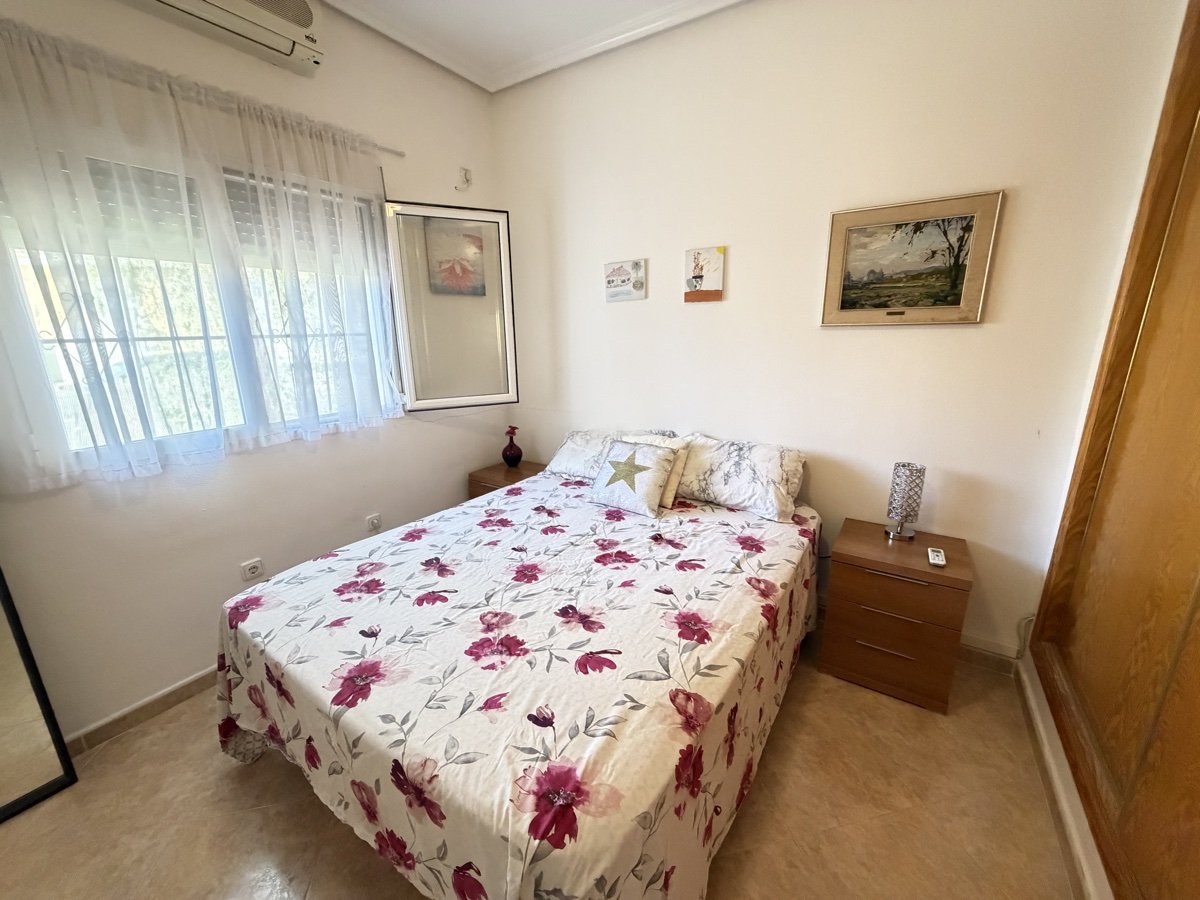 Villa in Alicante, Spain 7 bedrooms, 195 sq.m. No. 196985