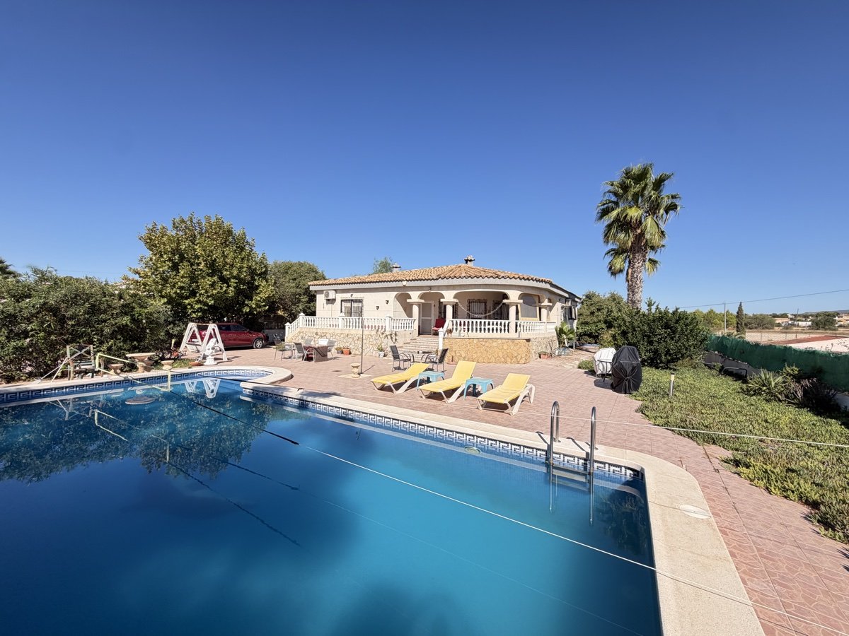 Villa in Alicante, Spain 7 bedrooms, 195 sq.m. No. 196985