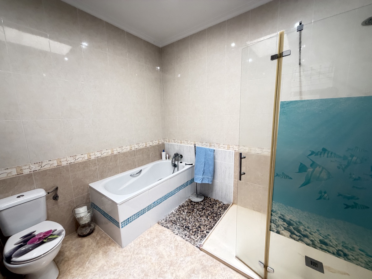 Villa in Alicante, Spain 7 bedrooms, 195 sq.m. No. 196985