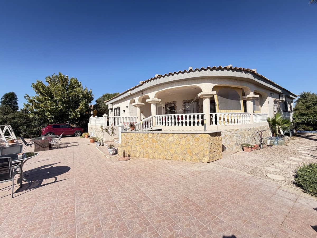 Villa in Alicante, Spain 7 bedrooms, 195 sq.m. No. 196985