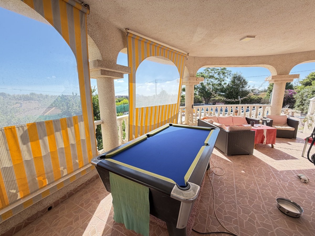 Villa in Alicante, Spain 7 bedrooms, 195 sq.m. No. 196985