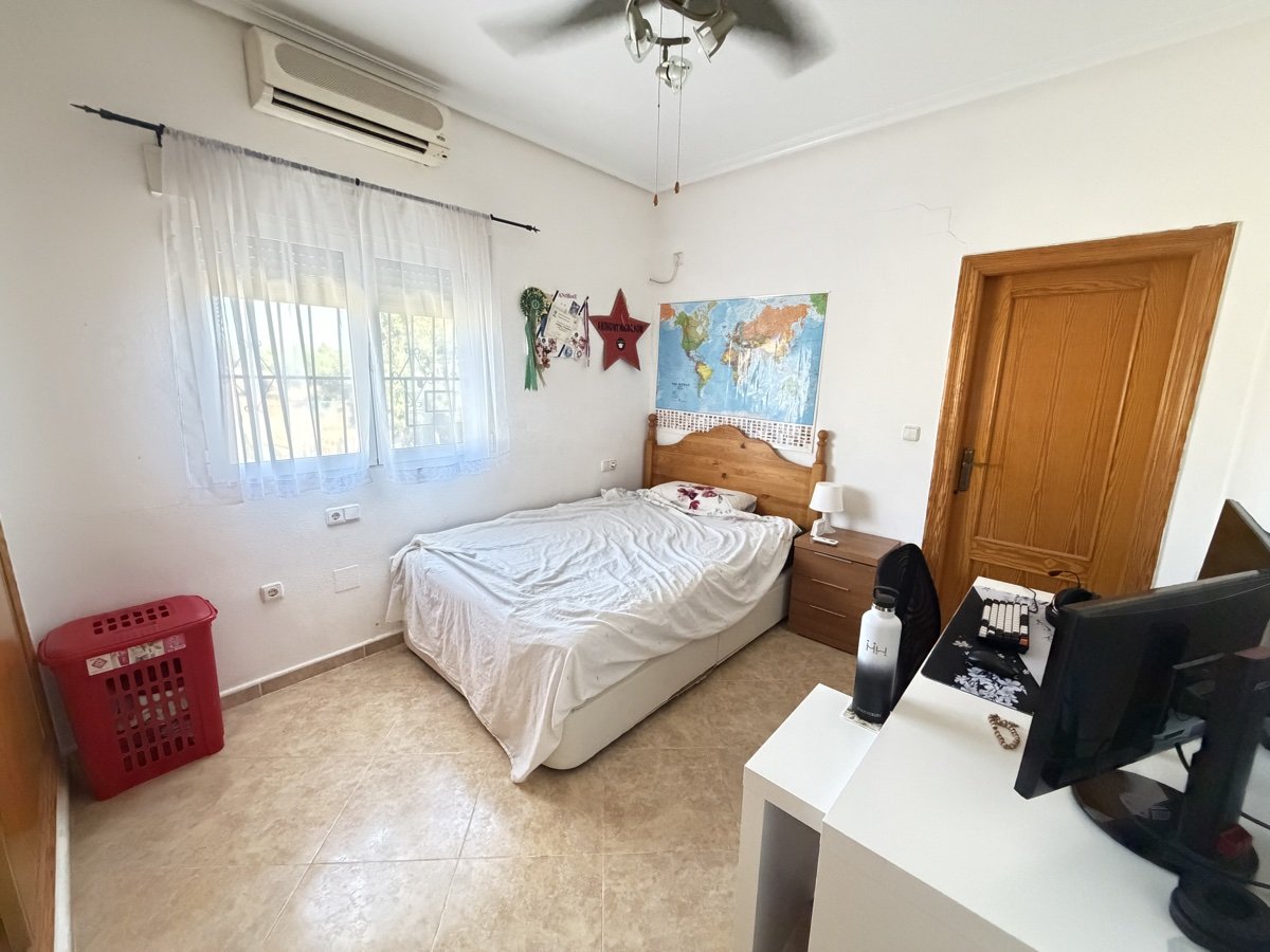 Villa in Alicante, Spain 7 bedrooms, 195 sq.m. No. 196985