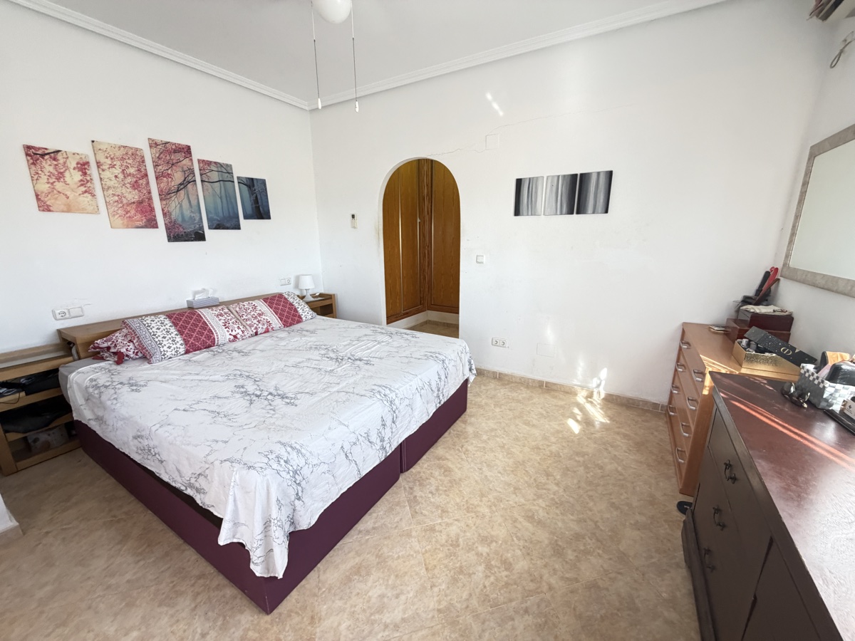 Villa in Alicante, Spain 7 bedrooms, 195 sq.m. No. 196985