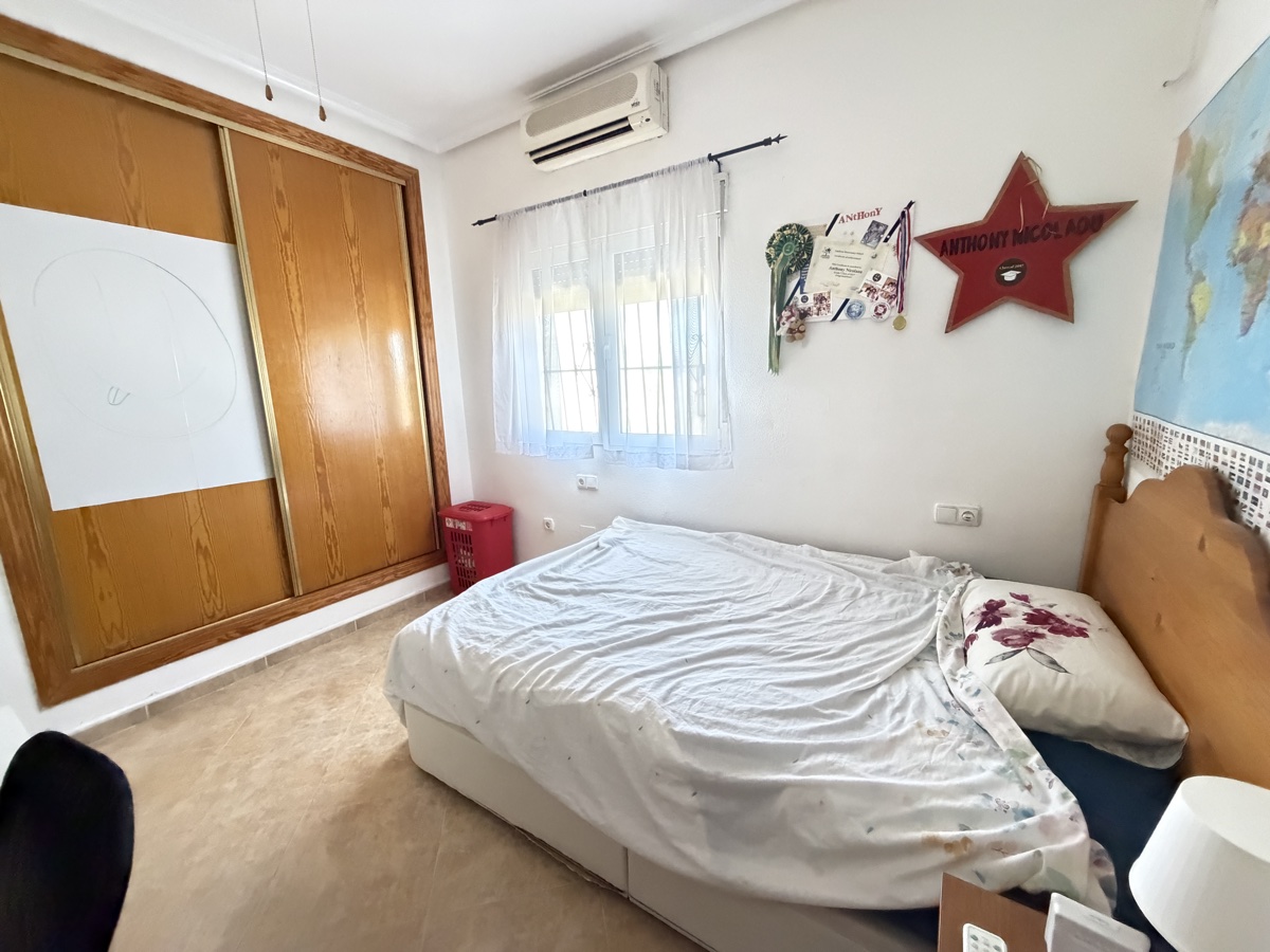 Villa in Alicante, Spain 7 bedrooms, 195 sq.m. No. 196985