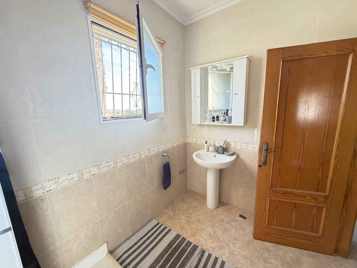 Villa in Alicante, Spain 7 bedrooms, 195 sq.m. No. 196985