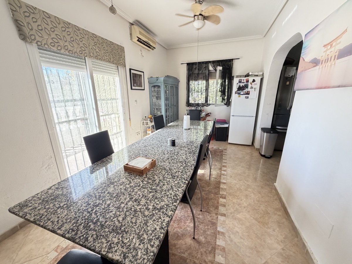 Villa in Alicante, Spain 7 bedrooms, 195 sq.m. No. 196985