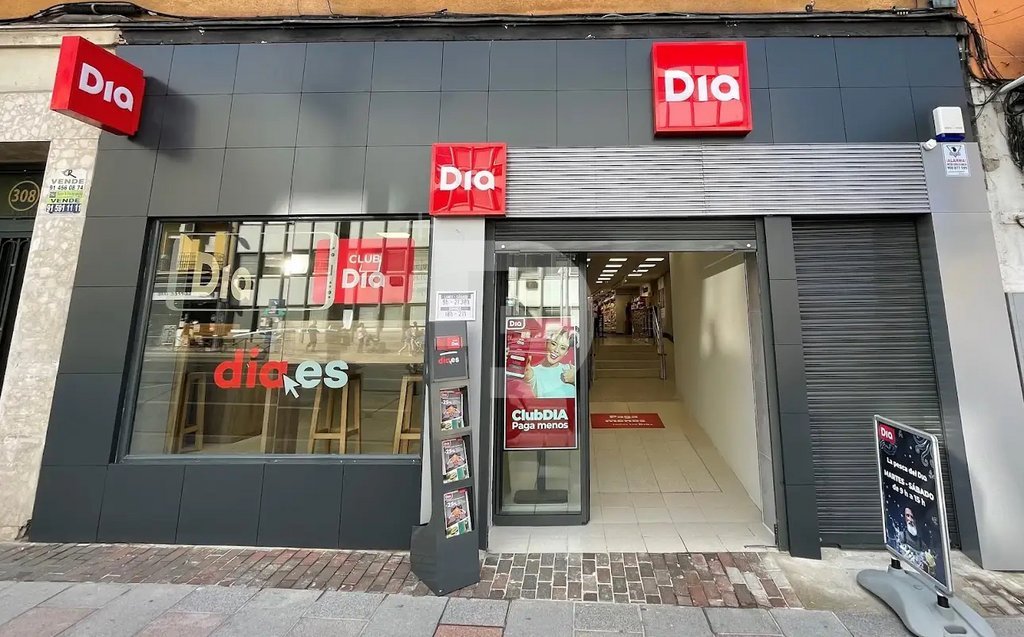 Tienda al por menor en España 980 m2 No. 154870